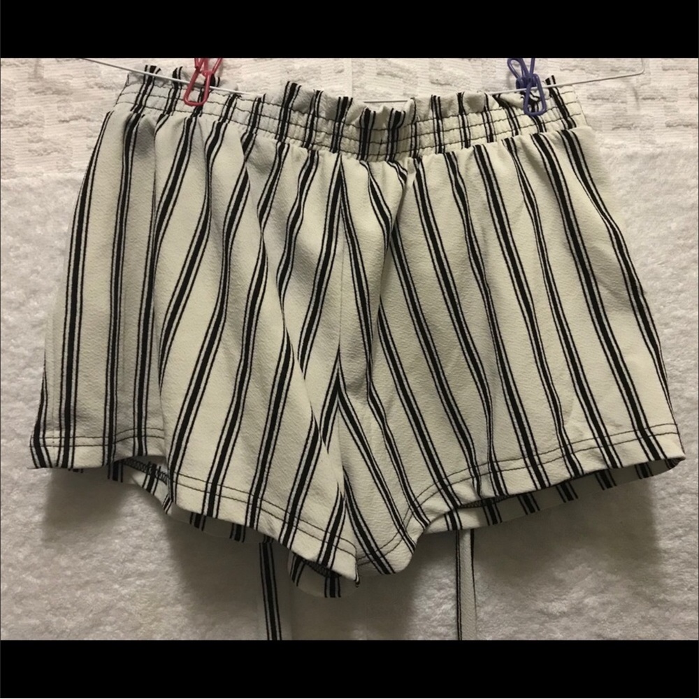 Hot Kiss Comfy Ruffled White Striped Shorts - Picture 8 of 8